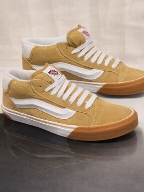 Vans Knu Mid Khaki/Gum – Men’s 9 Women's 10.5 New w/ Box